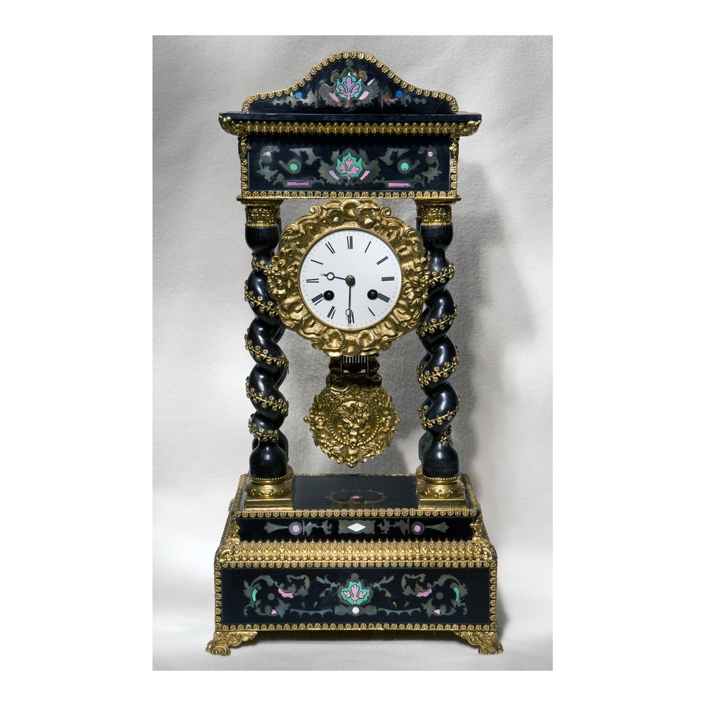 Фото старинных каминных часов Портик (антиквариат) Каминные часы-портик. "Girard" от S.MARTI. Франция - XIX в. Стиль Ампир. Дерево, бронза, золочение.